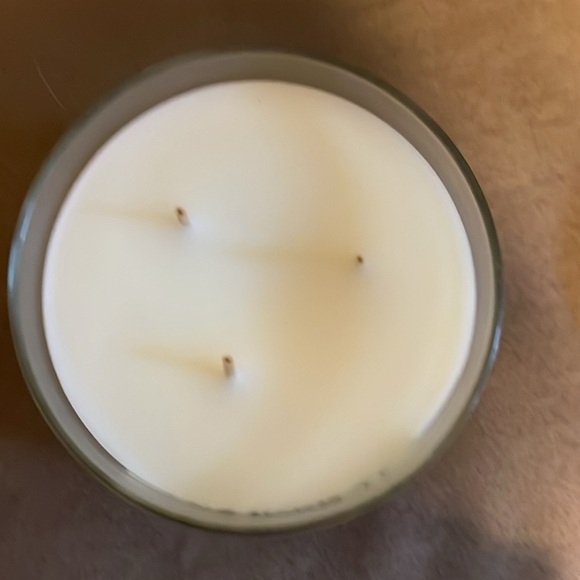 Bath and Body Works Twisted Peppermint 3 Wick Candle - Picture 3 of 4